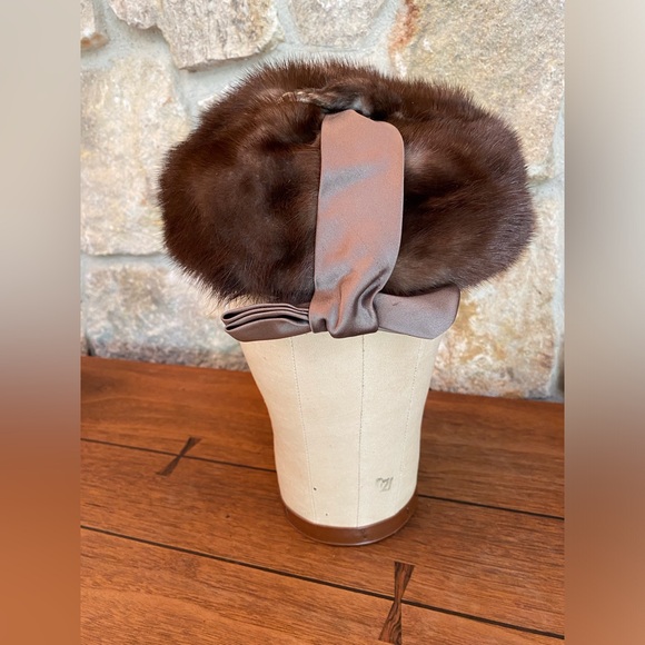 Incredible Vintage 1950s 1960s Mink Fur Hat by Amrose NY with Foot and Ribbon - Picture 9 of 15